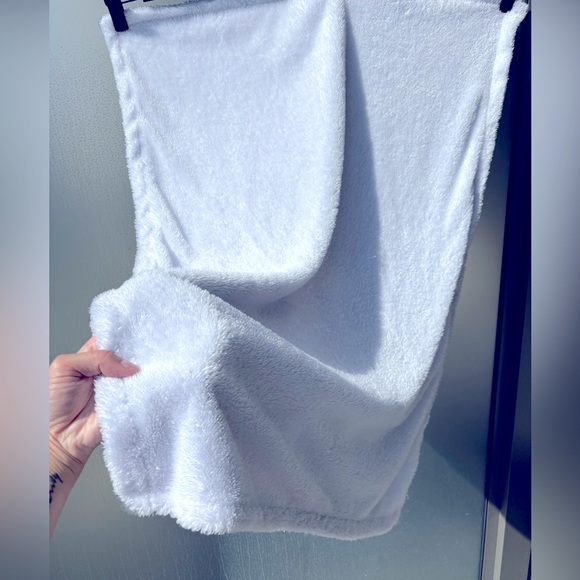 Madonna Fleece Printed Blanket/Tapestry - Picture 4 of 4